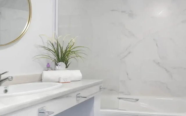 Calahonda Elegance With Pool And Sea View