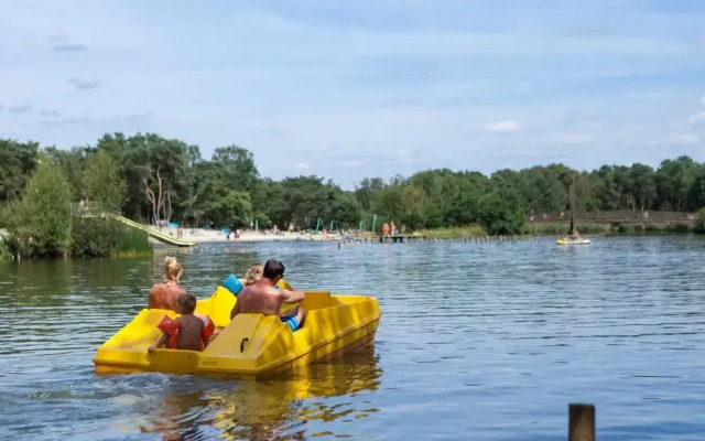 Nice Tent Lodge Near a Lake