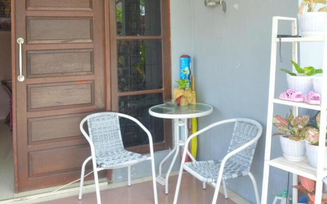 SPOT ON 91623 Pj Guest House Syariah