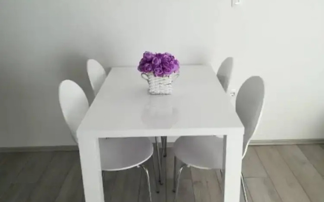 Ivan - Free Parking - A2