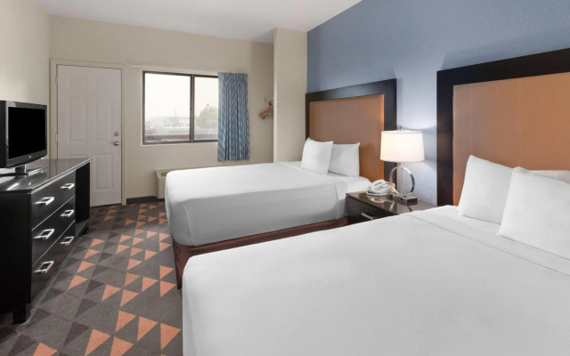 Days Inn by Wyndham Mackinaw City/Bridgeview Area