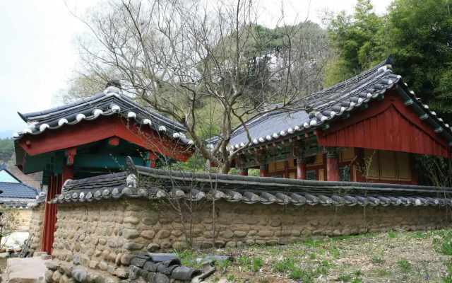 Geochang Choongsindang Donggae Jeongon Gotek
