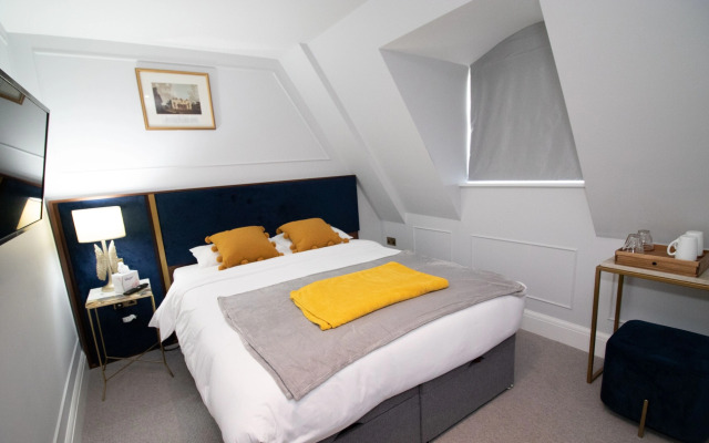 Three Falcons Hotel