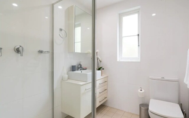 2 Bedroom Home in Kirribilli With a Great View