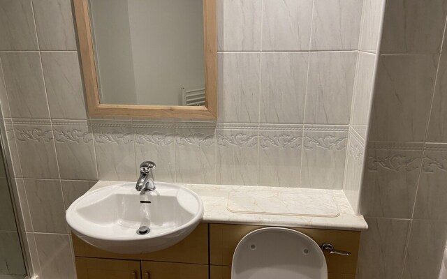 Royal Oak Apartment in Manchester Central Location
