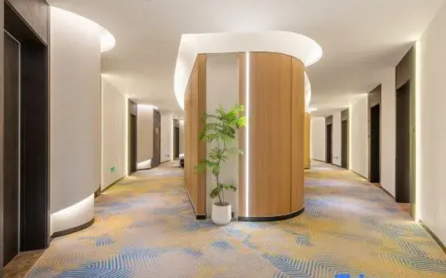 Rezen King Town Hotel