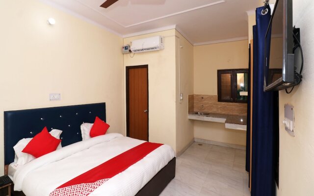 OYO 22917 Cgr Residency