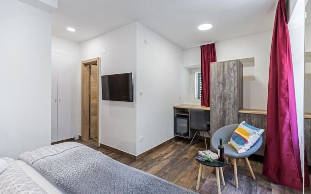Apinelo Port Rooms