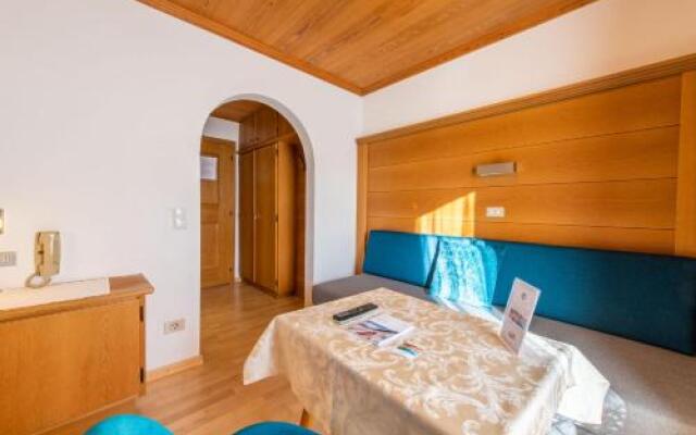 Garni Appartements Almrausch