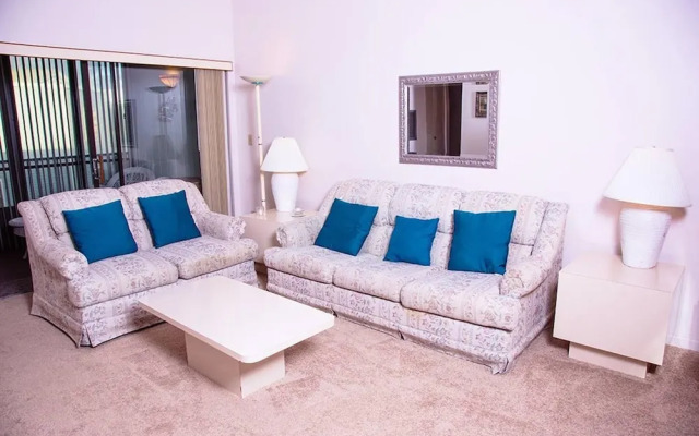 Country Club Condominium