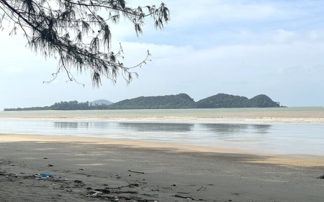 Capital O 90949 Pelangi Beach Resort Mersing