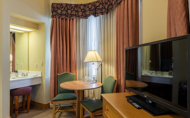 Cozy Pet-friendly King Studio In Mt. Crested Butte Condo - No Cleaning Fee! by RedAwning