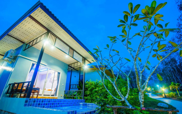 Chomphu Resort Khaolak