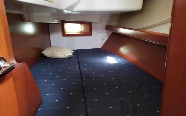 Boat in Badalona for up to 6 people