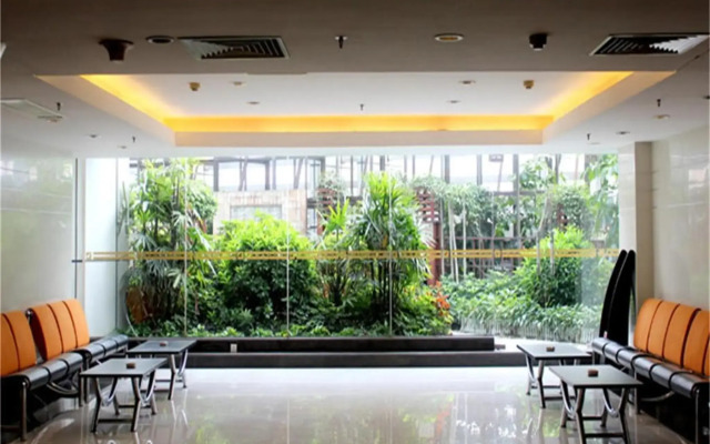 Skyline Plaza Hotel