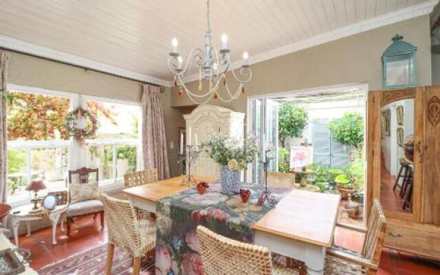 Three Oaks Bed  Breakfast