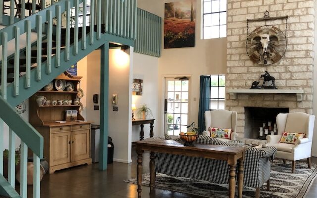 Windcrest Inn and Suites