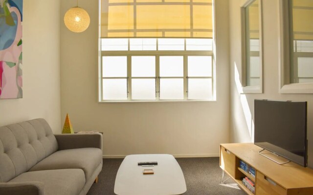 Light-filled 2 Bedroom Abode in Heart of the City