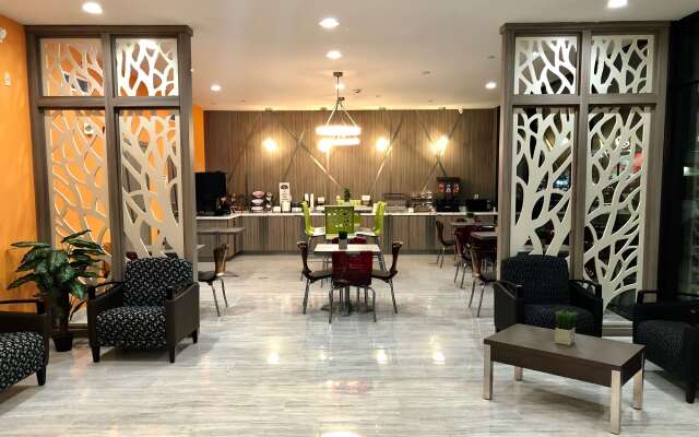 Baymont by Wyndham Houston Hobby Airport