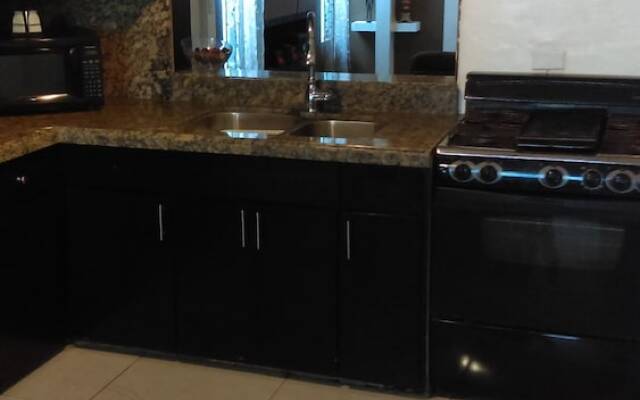 Modern vacational home close to Costco and Walmart