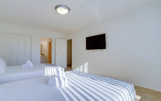 Spacious 2BR Apartment in Crystal City