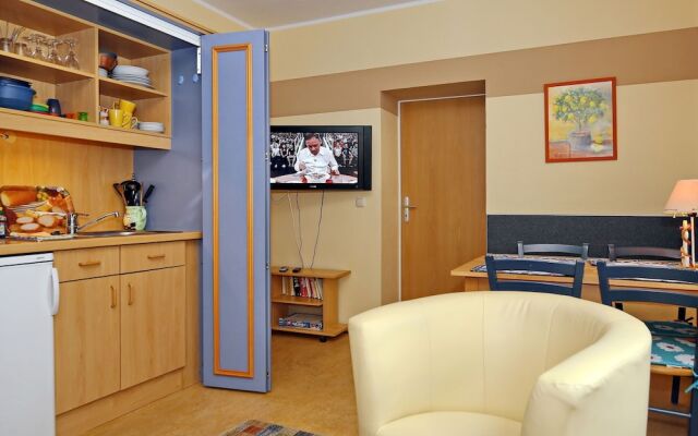 Peaceful Apartment in Kuhlungsborn with Garden