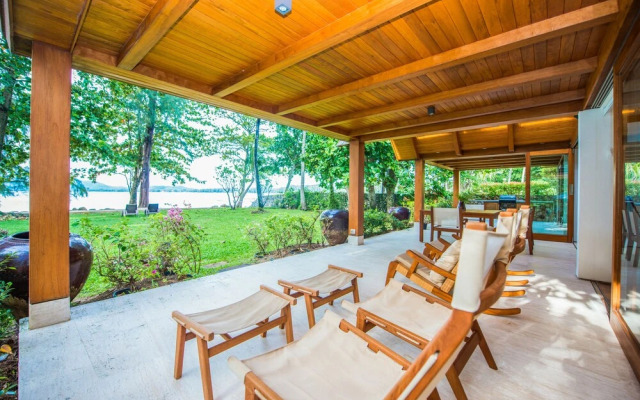 Charming Beachfront Villa on Bangtao