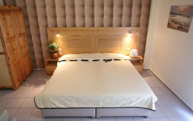 Adonis Hotel