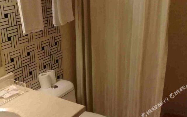 Double Dragon Holiday Hotel(Anqing Railway Station)