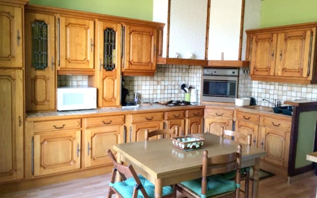 Apartment With one Bedroom in Néris-les-bains, With Wifi