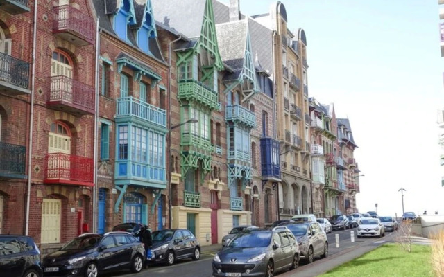 Townhouse Near Bay of Somme and Norman Beaches