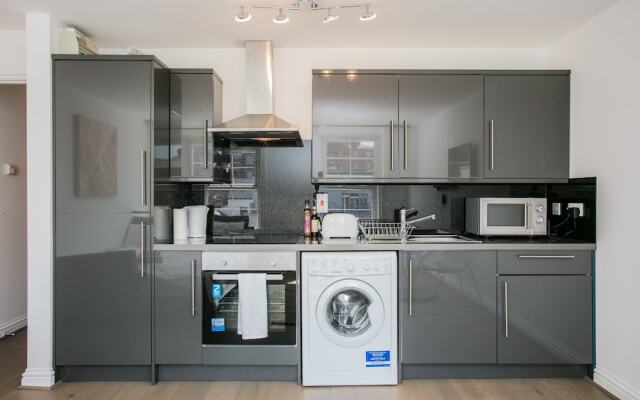 1 Bedroom Flat Sleeps 4 In Hackney