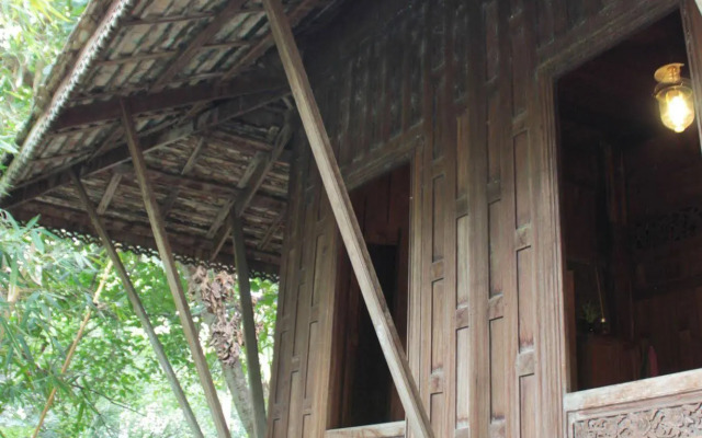 Thai Teak House Garden Homestay