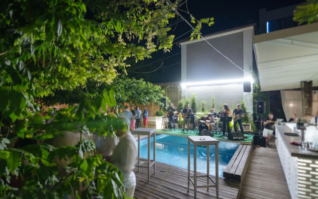 Life Gallery Hotel