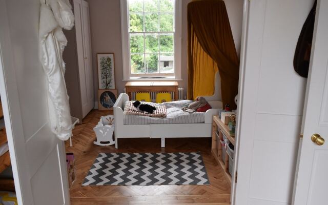 4 Bedroom House in Hackney