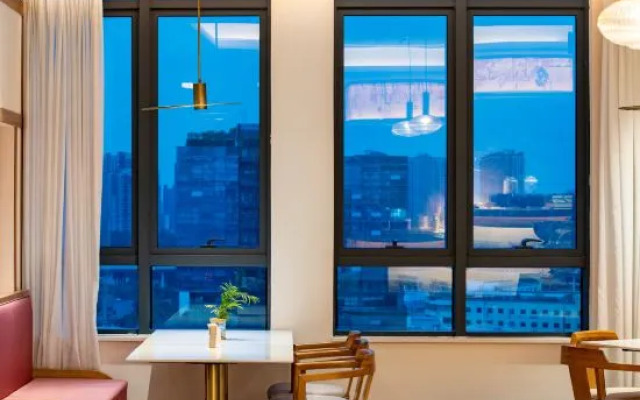 Rezen Longuu Hotel (Shenzhen Longgang Universiade Center Station)