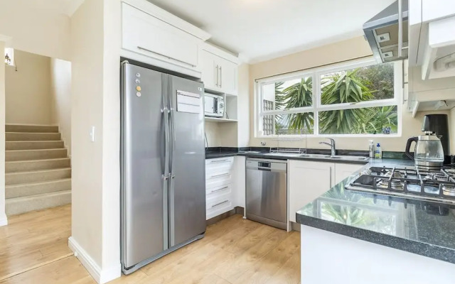 3 Bedroom Family Home - Houtbay