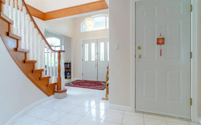Great Guest Suite in a Gorgeous House