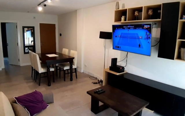 Departamento Moderno - Equipado y Con Cochera Privada