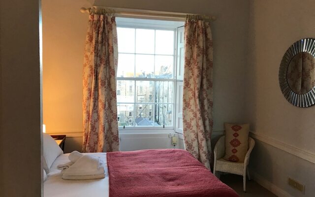 Georgian 3 Bedroom New Town Flat