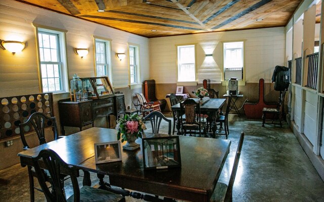 The Old Catskill Game Farm Inn