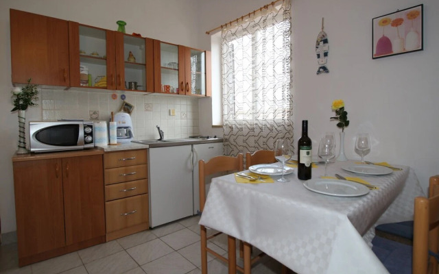 Apartments and rooms Eugenia