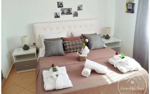 DreamAdes House - Village