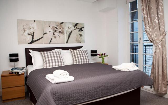 Apt 3, Trafalgar Sq (Duplex, 3rd & 4th flr)