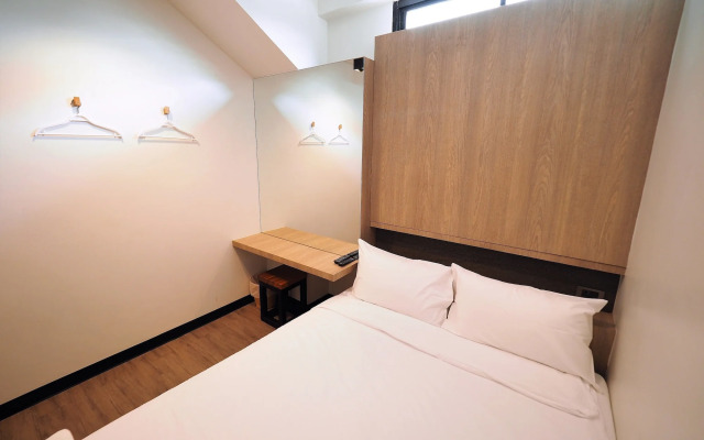 T Hostel at Victory Monument