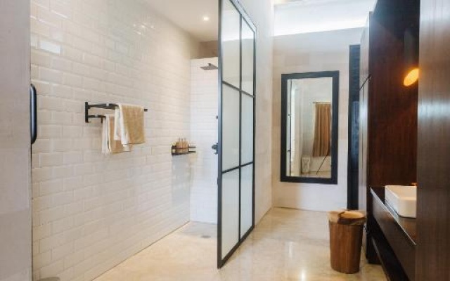 Villa Tamarind - NY Loft style Town House, 5min walk to Echo Beach – Hotel Rooms – Canggu