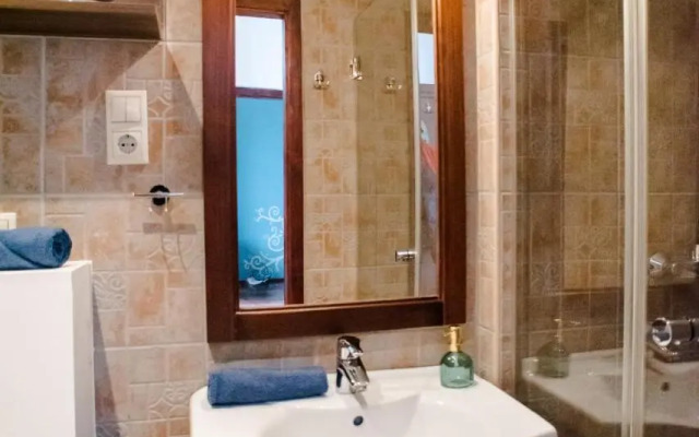 Indigo Apartment With Free Parking