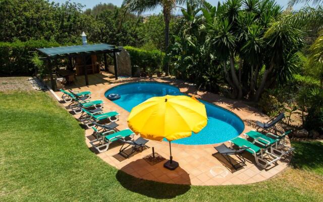 Villa Bliss 450 m2 Luxury Oasis with Saltwater Pool