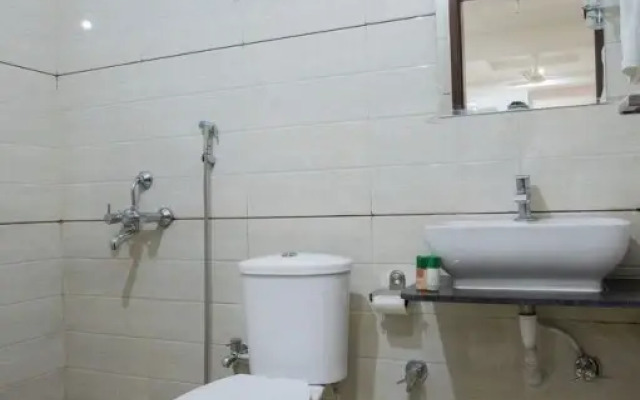 OYO 8882 Hotel Pishori Residency