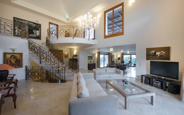 Mansion by Estia